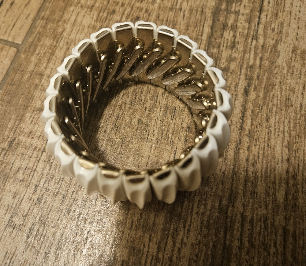 vintage white bracelet - Picture 2 of 4